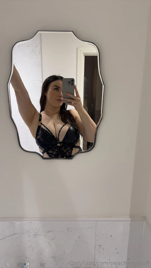 Freshly waxed pussy and a cow girl 