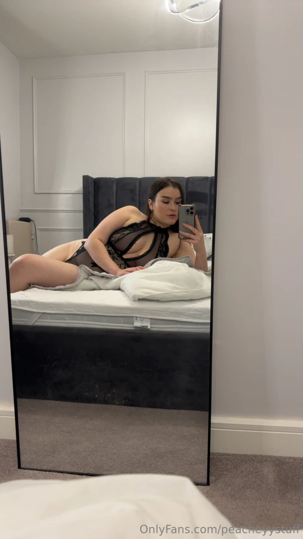 Come and fill me up i love wearing sexy lingerie whilst waiting to do 