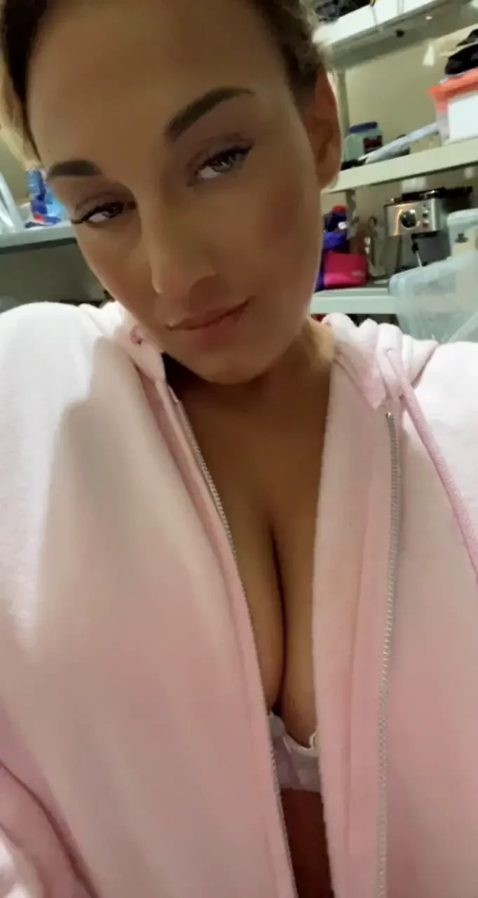 Cum stay and get comfy with me so we can be extra friendly during the 