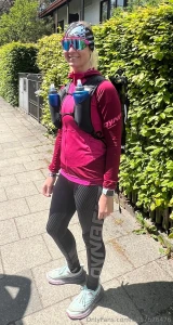 Bin gerade unterwegs 104 km laufen beim start noch sonnig jetzt laufe