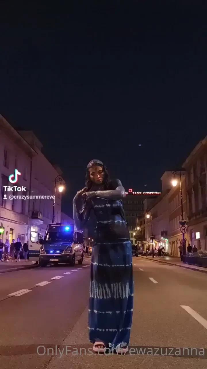 Shining for you baby do you like me walking on the street like that 