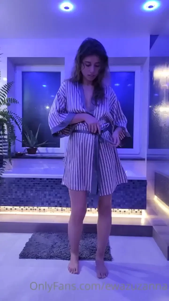 A mo e tym razem zabawa w wannie przepraszam za te brzydkie majteczki 