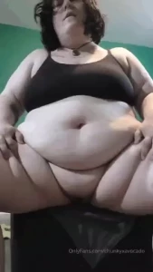 Video includes over 11 minutes of me playing with my pussy fucking it