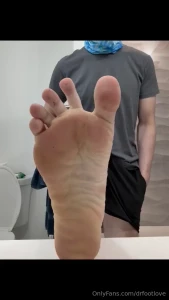 Feet so dirty from walking around you don t mind do you i m working