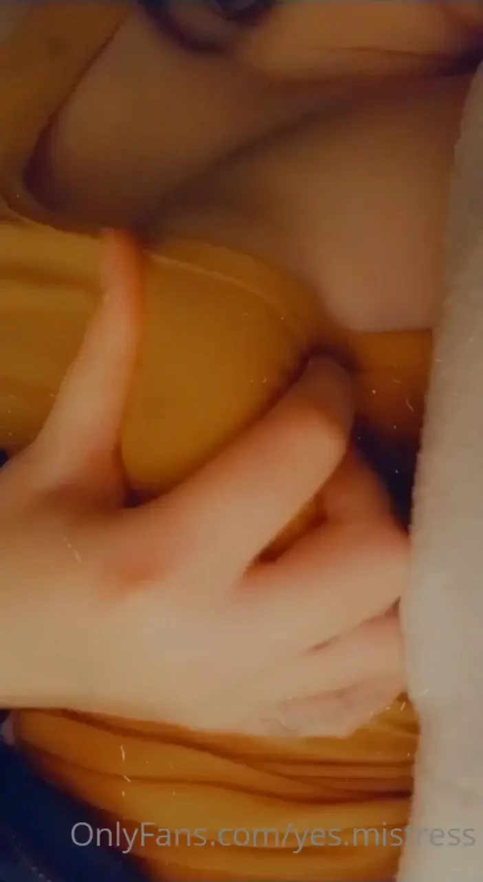 I love playin with the titties tip me 3 for the topless play 