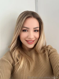 Play a guessing game what s more dangerous on me a look or a smile