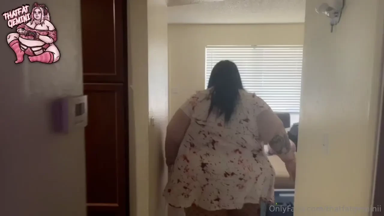 Full video alert watch my body jiggle and wobble while i walk and play 