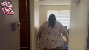 Full video alert watch my body jiggle and wobble while i walk and play