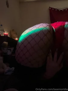 Pov you are the mirror and you see me struggling taking pics pp