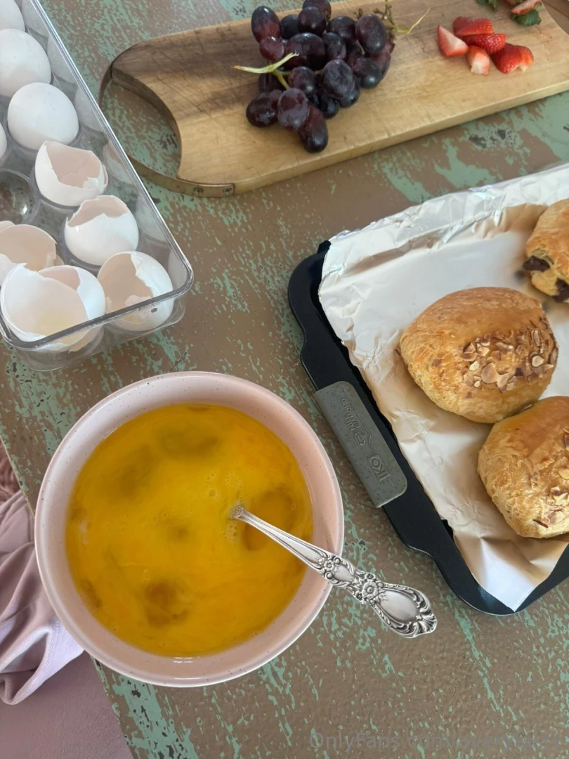 I m making breakfast do you like them or over easy 