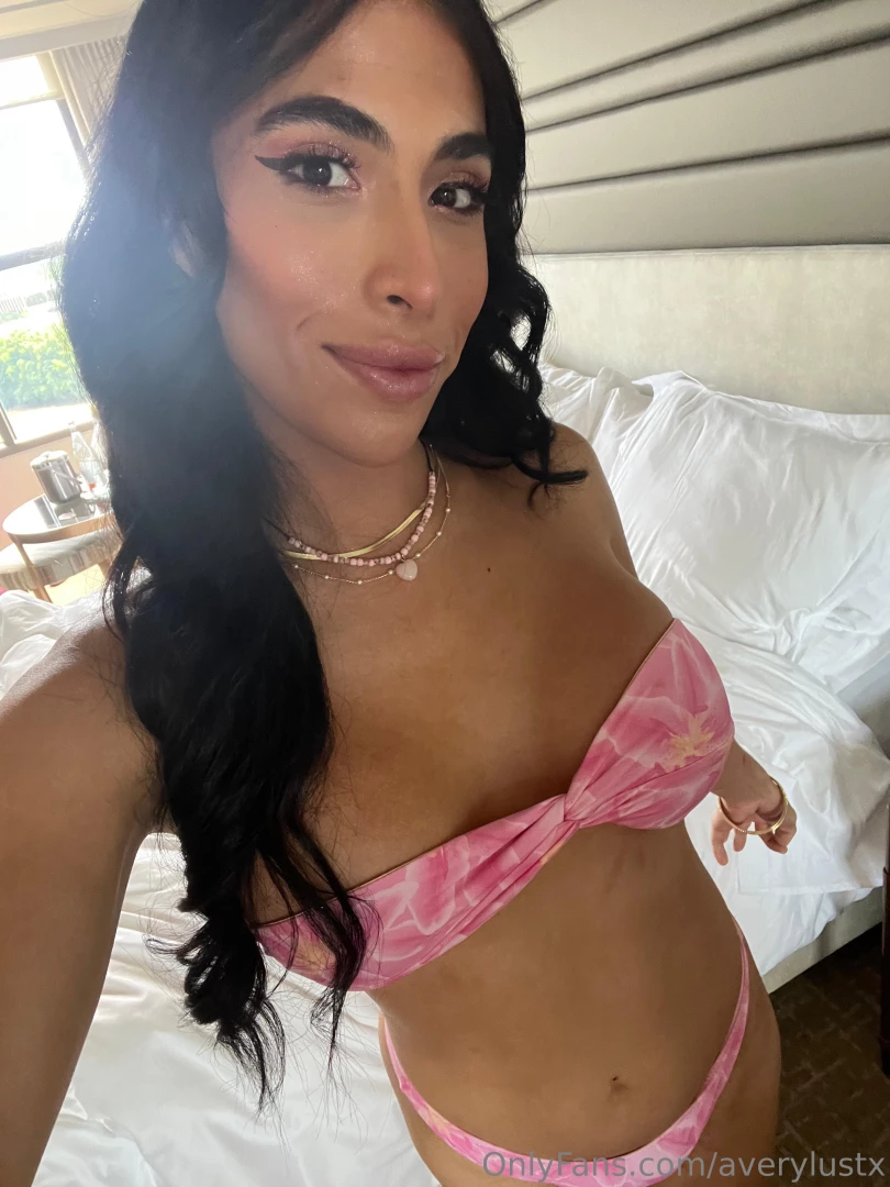 I want you to cum to my pool party 