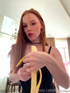 I eat a banana but i would like to eat your dick