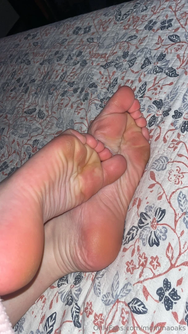 Are you gonna give mommies oily soles that cum or what 