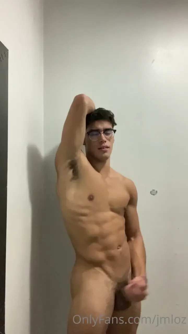 Happy hump day watch me show my ass and play with my dick till it gets 