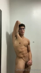 Happy hump day watch me show my ass and play with my dick till it gets