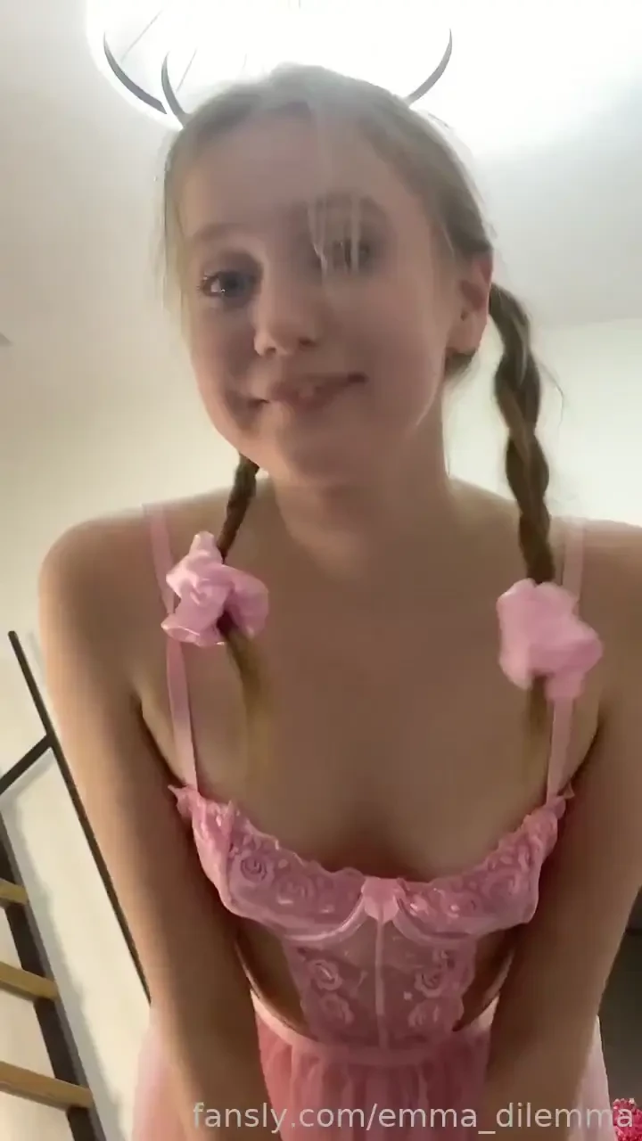 Just dancing and teasing you with my juicy ass and i bet you re having 