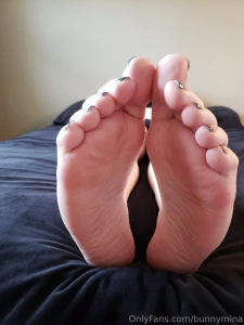 Time for part 1 of the 2-part feet pic extravaganza enjoy my toes my part 8