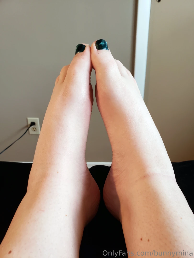 Time for part 1 of the 2-part feet pic extravaganza enjoy my toes my part 5 