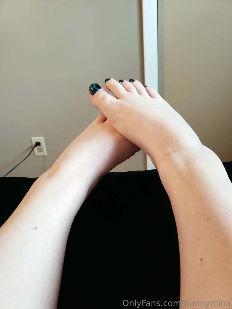 Time for part 1 of the 2-part feet pic extravaganza enjoy my toes my part 3 
