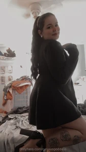 Do we like a classy girl who s a shut behind closed doors