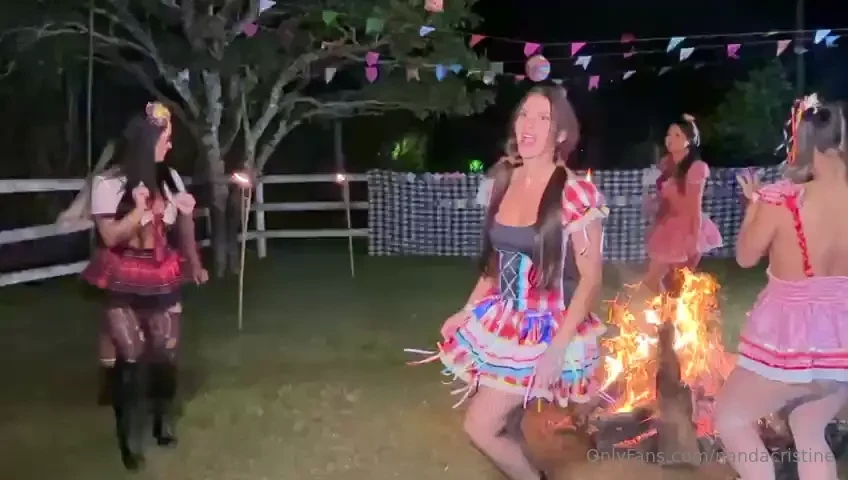 Hey meus safados de festa da putaria que voces gostam entao se 