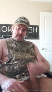 Covid country boy nutting on his kum and go hat