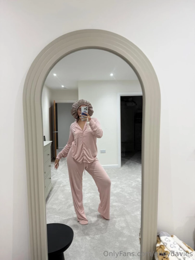 Sometimes a filthy girl just needs a long bath part 23 