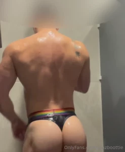 Who wants to join me here in this shower at the gym i always get so