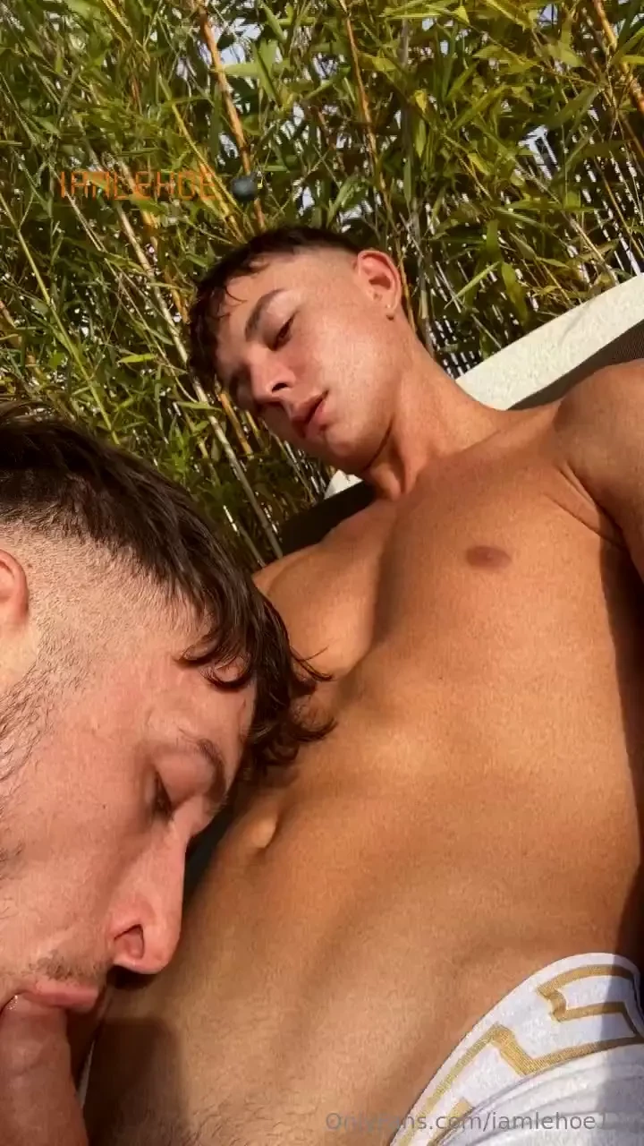 Sur notre terrasse c tait trop bon on aime trop se chauffer et j kiff 