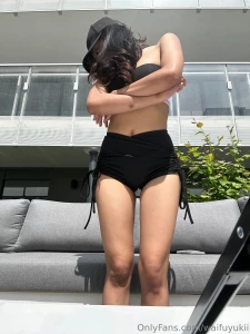 Sun s just here to set the mood but the only thing rising faster than