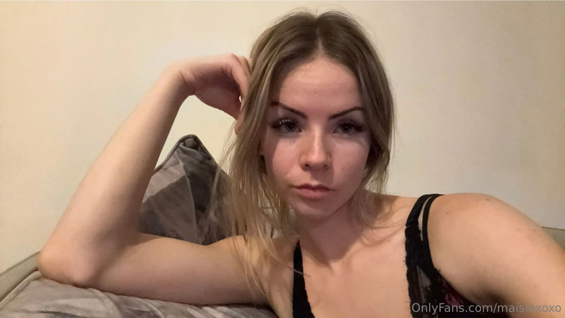 Bike fairing is finally here so this girl can finally fix it and be 