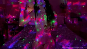 Lets take dabs together naked