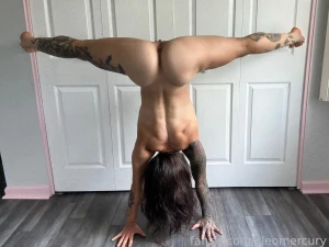 Strong and flexible nude ass athletic fit naughty asian gymnast