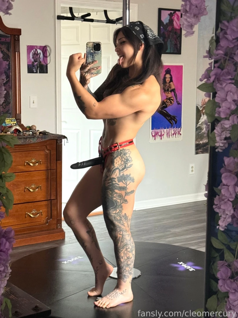 Let s see who taps out first strapon pegging wrestling muscle fit 