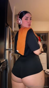 Check your dms fresh out of the gym and shaking my ass for you