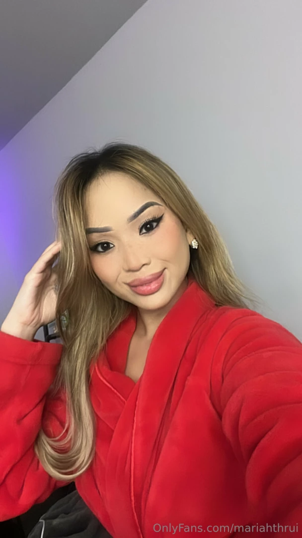 Red looks extra sexy on me 