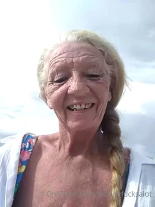 No one knew i was cumming with the jacuzzi jets yes i fucked myself