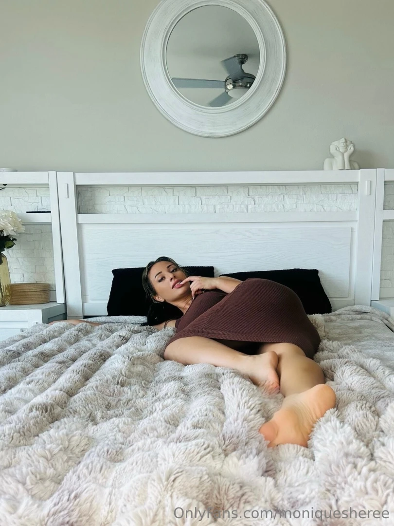 Checking messages tonight lets have some funnnn 