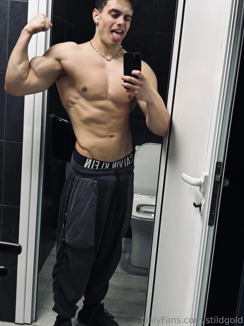 Worship every inch of my muscles 