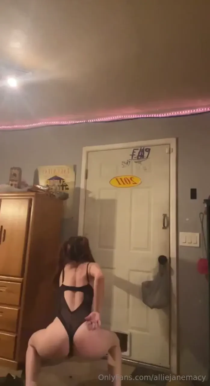 I just want someone to love me and give me attention daily treat me 