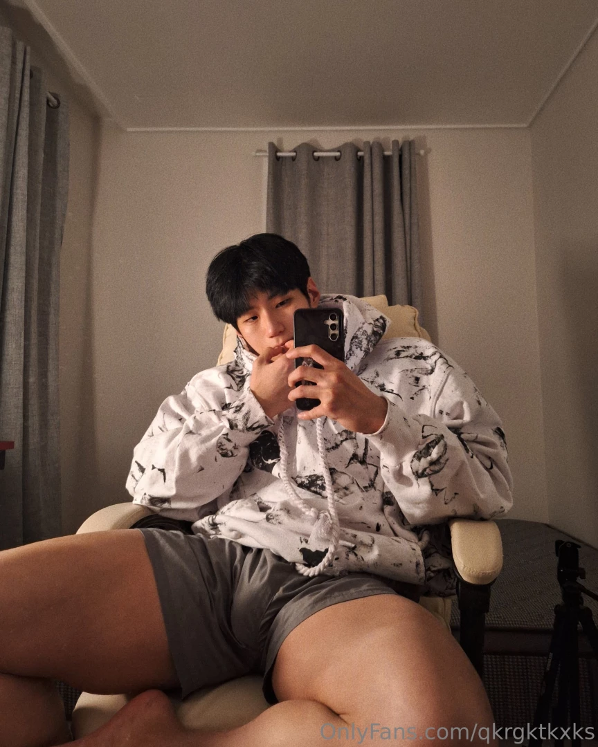 Colds are popular these days so i m dressing warmly haha but you know part 3 