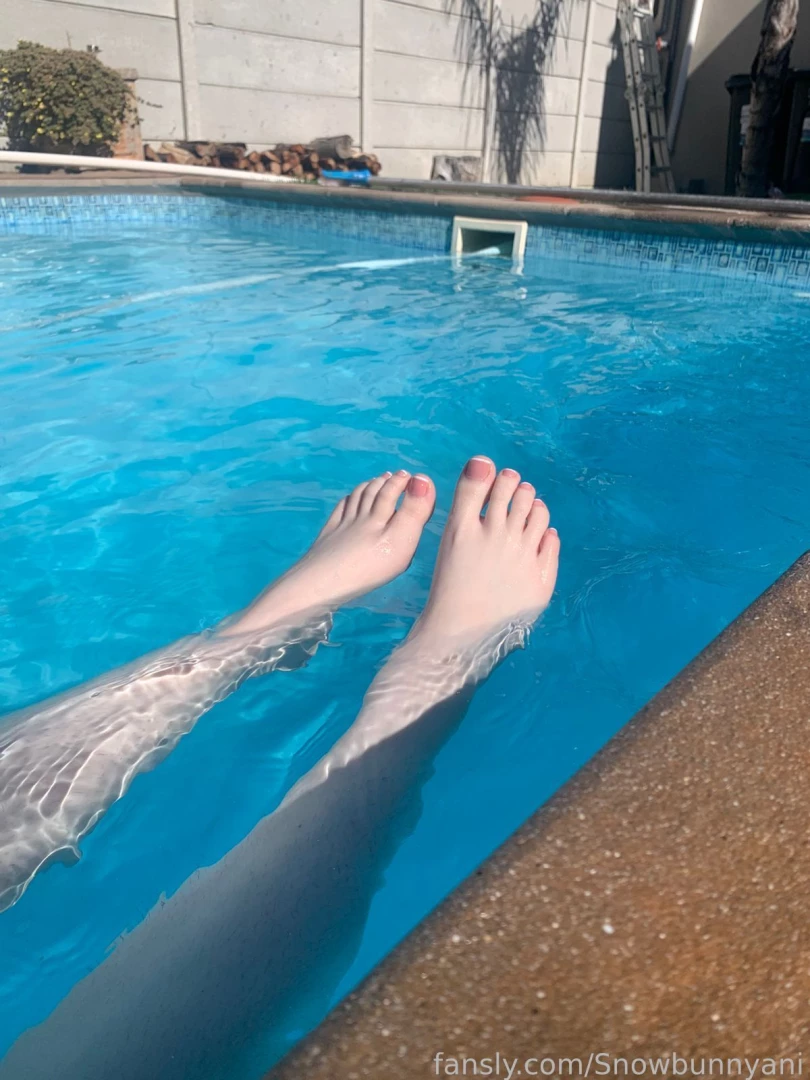 Just got my tootsies done and went for a swim even the feet haters are 