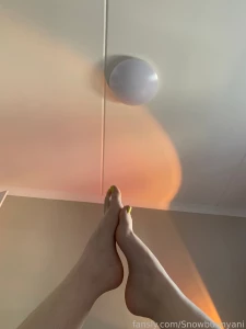 Where are all my feet freaks also pls dont judge my leg hair im part 4