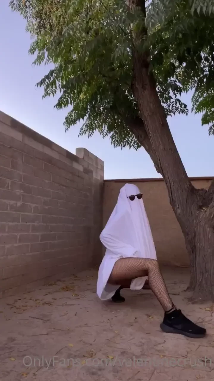 Boo i love twerking my booty as a ghosty it ll haunt you 