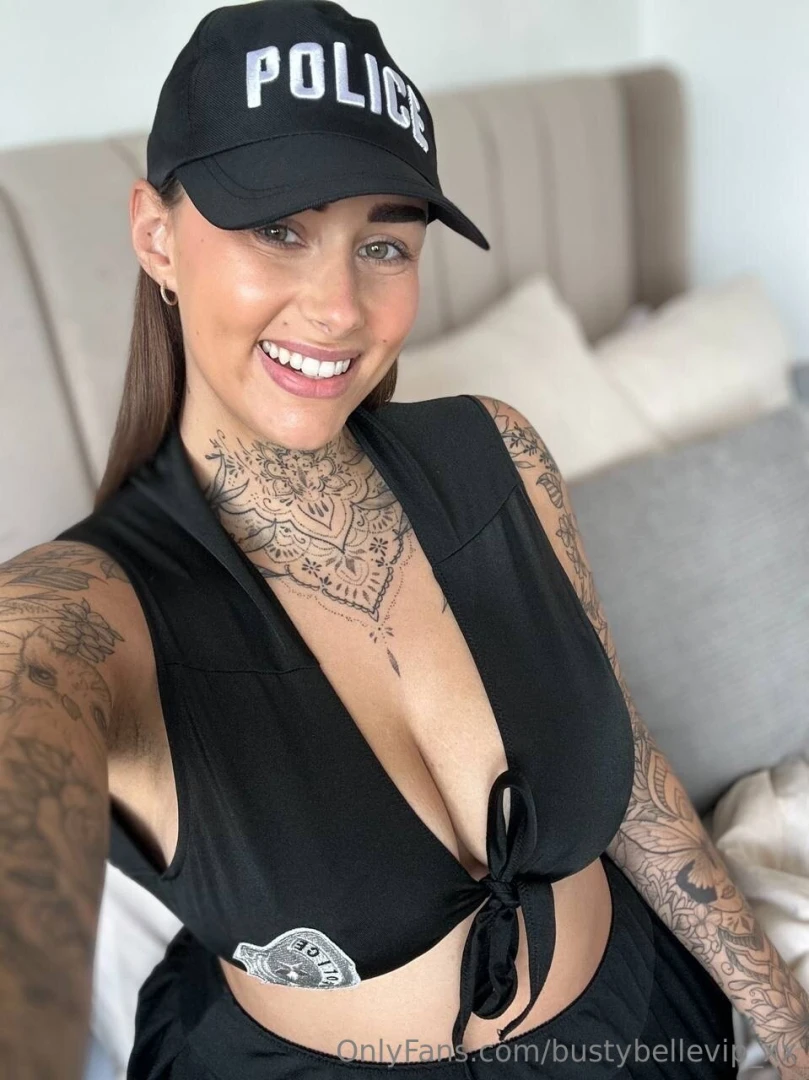 Do i look hot as a cop 