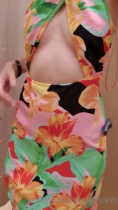 Shopping before going on vacation how about these dresses