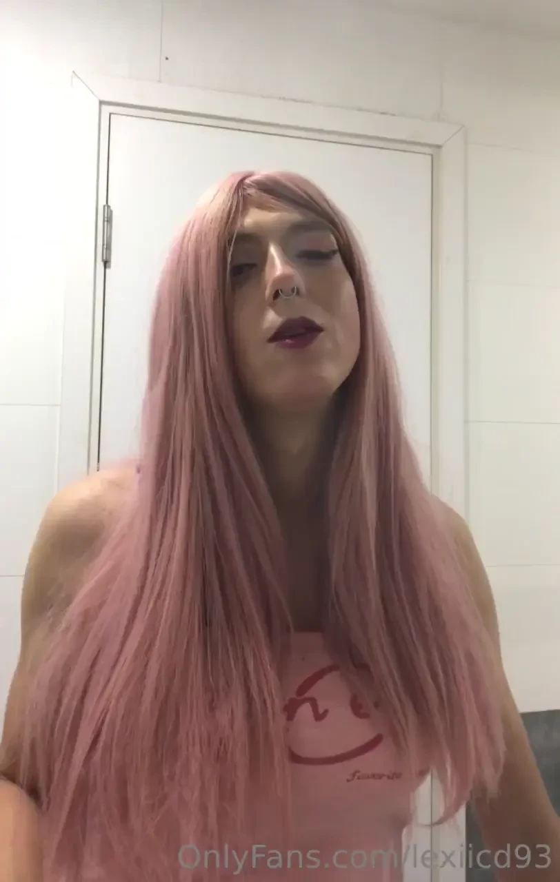 How much do you loooove watching me smoke xx 