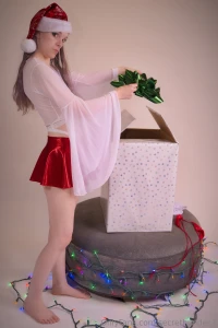 Wrapping this present took awhile but it was fun hope you like it part 34