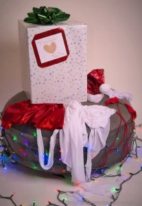 Wrapping this present took awhile but it was fun hope you like it part 6