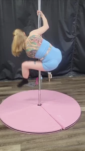 More pole class fun peep that concentration face part 1